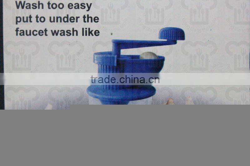 New design!!! Plastic garlic press w/cup