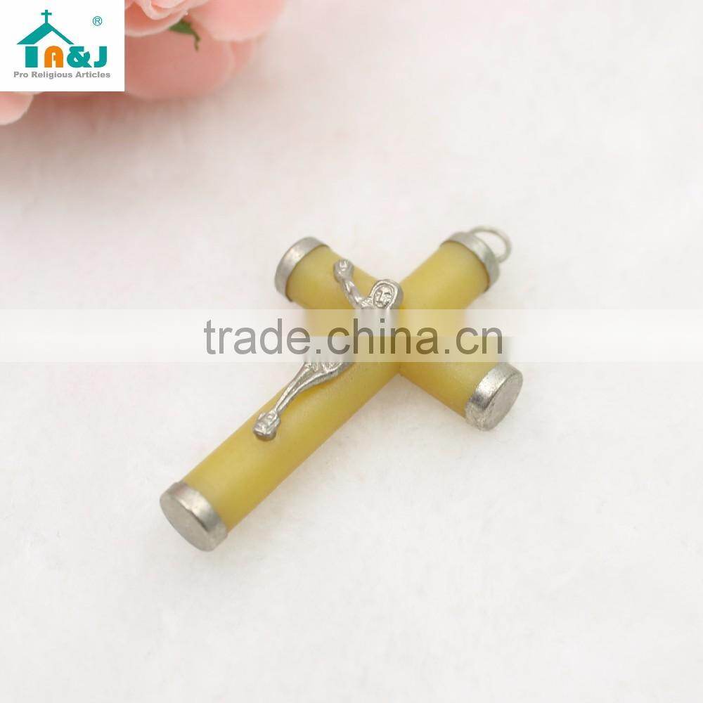 Cheap catholic plastic crucifix pendant