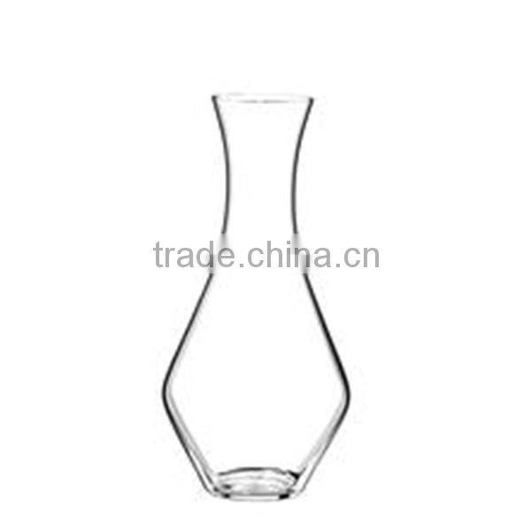 Mouth blown transparent crystal dipped finish wine decanter with handle