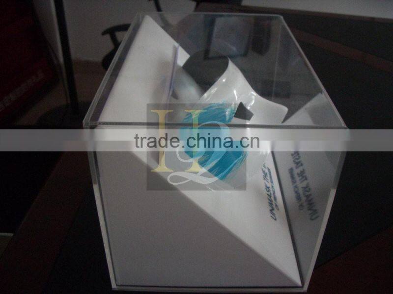 2016 New design custom white acrylic display box with mask display stand