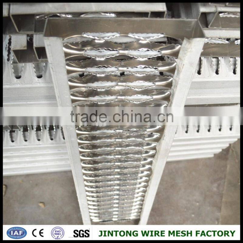 316l stainless steel perforated metal/anti-slip grip strut safety grating
