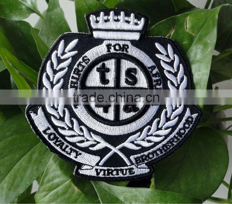 2016 custom logo high quality embroidery patch badge for apparel