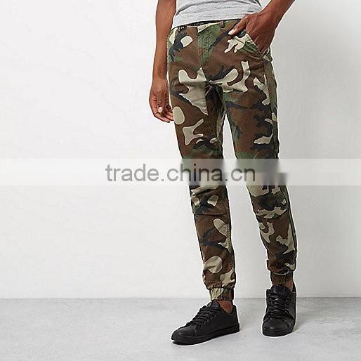 Men's Green camo print tapered joggers