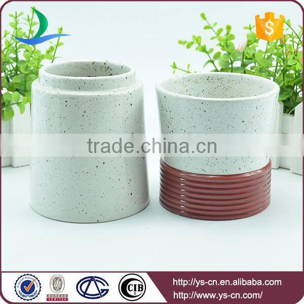 YSv0126-02 white and red ceramic vase wholesale