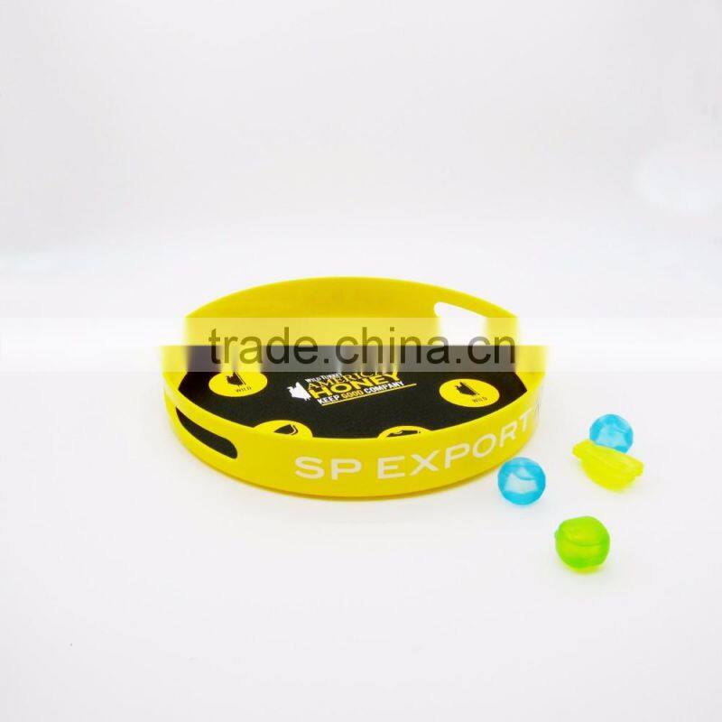 Antislip Round plastic food serving tray with handle