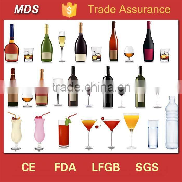 Square glass whisky decanter with glass lid