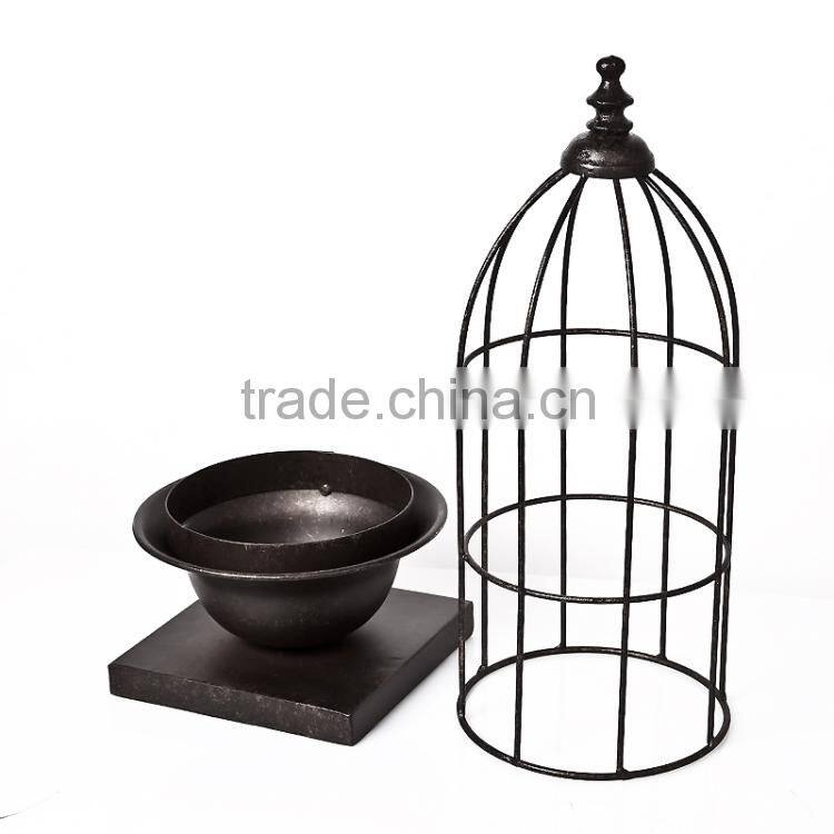 Round metal candle holder, metal ornaments.