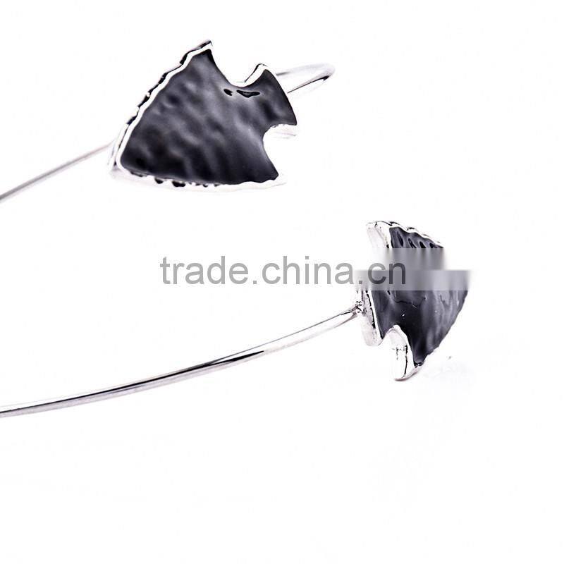 Hot gold triangle arrows arm chain