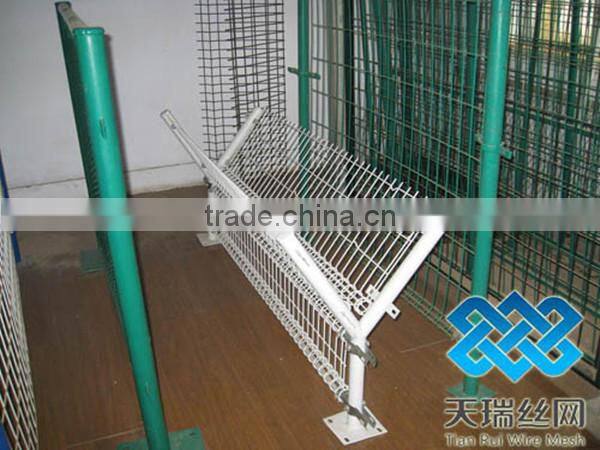 Framework and Weave-shape white pvc coated welded wire mesh fence