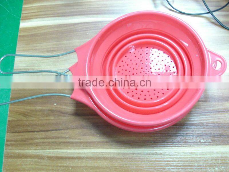 PDF folding stainless steel handle silicone strainer