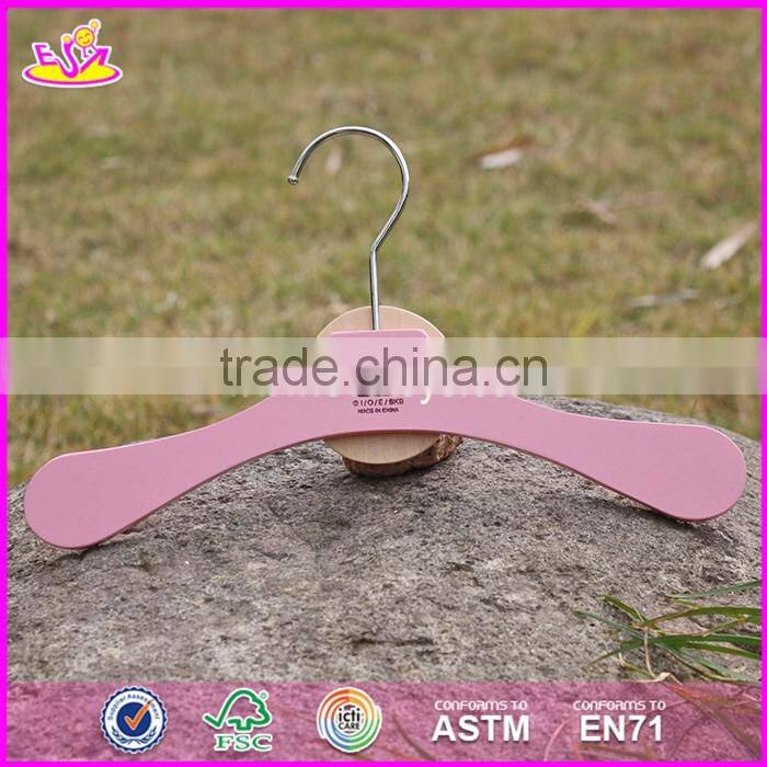 2017 New design lovely pink wooden hangers for baby clothes W09B071