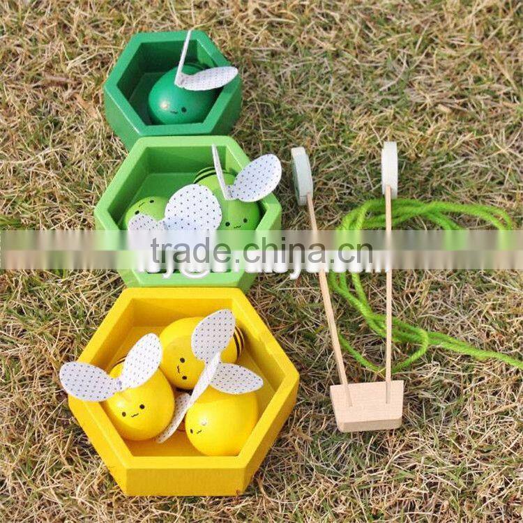 New design kids funny wooden bee toys custom children wooden cartoon bee toys W01B039