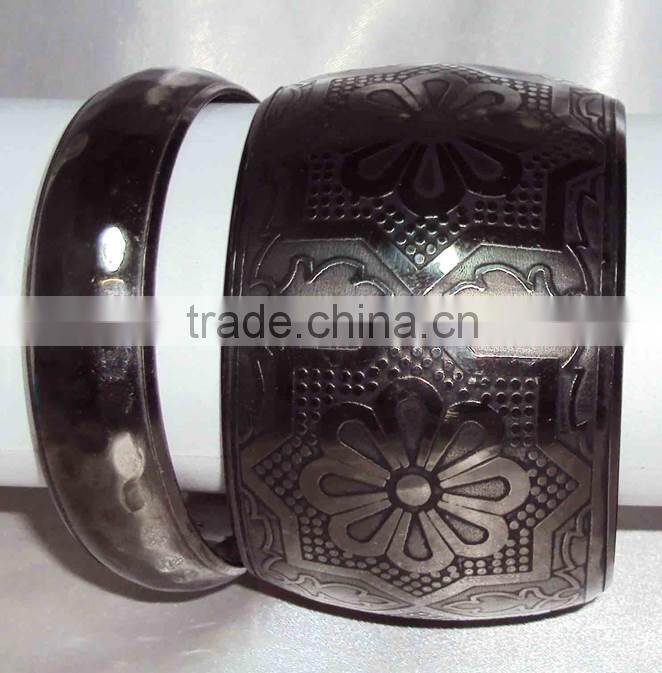 Turquoise Color Bone Chips Brass Bangle, Women Metal Bangle 11834