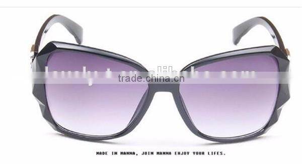 2016 new design china wholesale hot selling plastic frame fashionable sunglasses