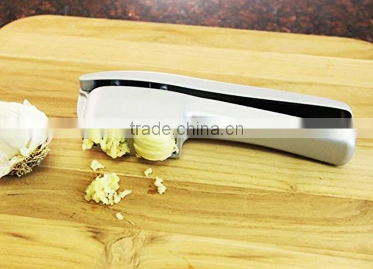 Hand-held 2 in 1 function kitchenware aluminum alloy garlic tool