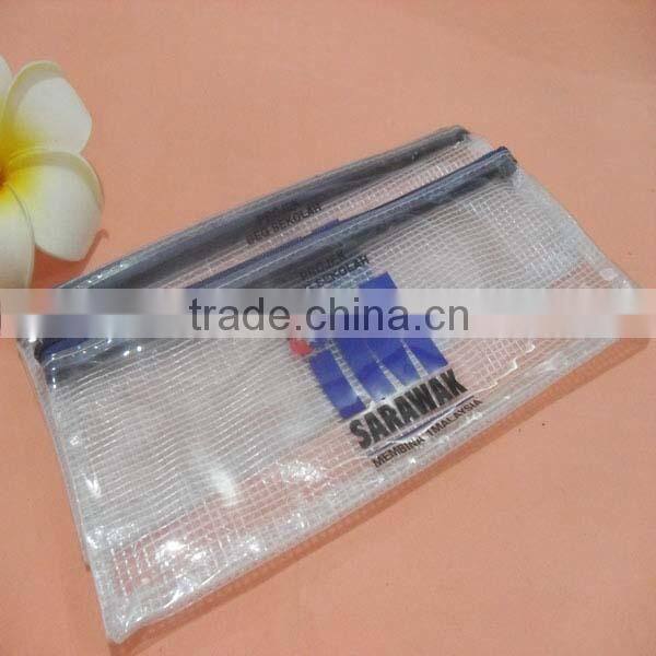 convenient slight plastic bags with smooth zipper for everything like the sationery, bathroom products, gift packaging, cosmetic