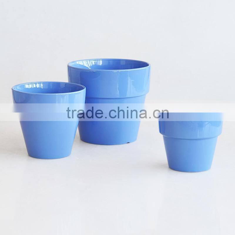 Ceramic plant pots with solid color