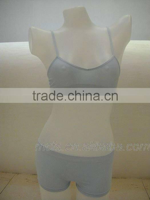 Comfortable women's seamless bra set