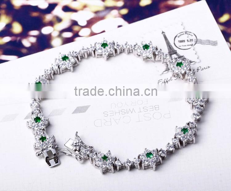 Nice Look Spring Summer 16/17 Flower Design Green Colored Stones Setting Women Bracelet