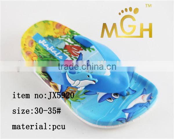 2015 new design fashion pcu kids slippers