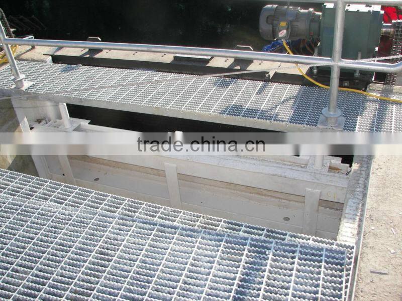 Galvanized steel serrated floor fish screen