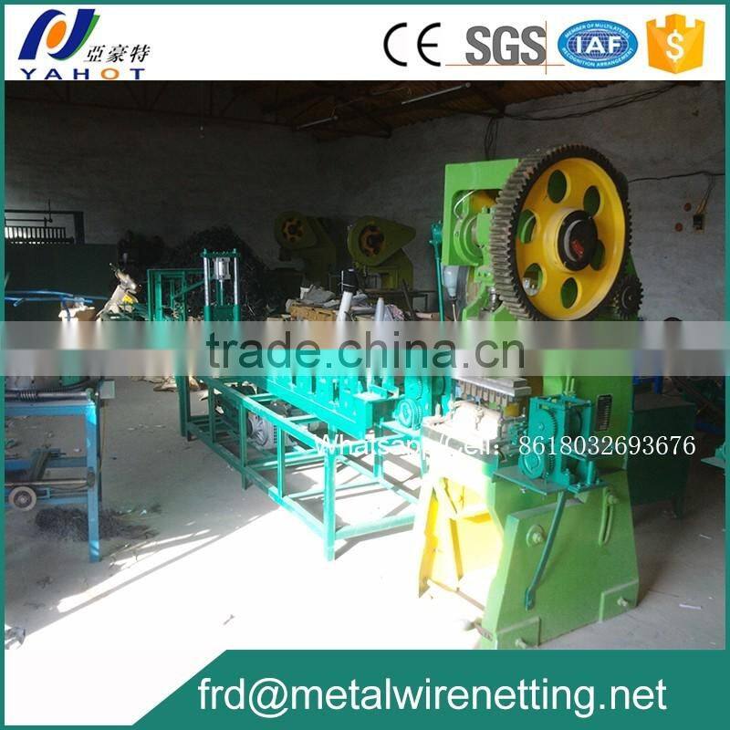 Brick coil mesh making machine