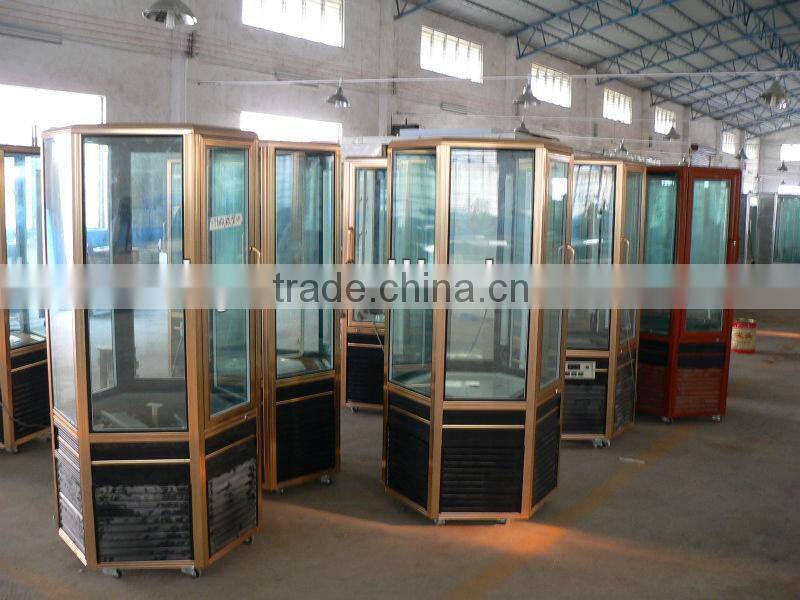 Rotatable cake showcase refrigerator