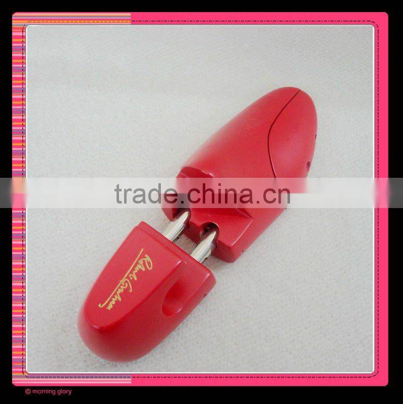 LN2 wooden shoes tree red shoes tree