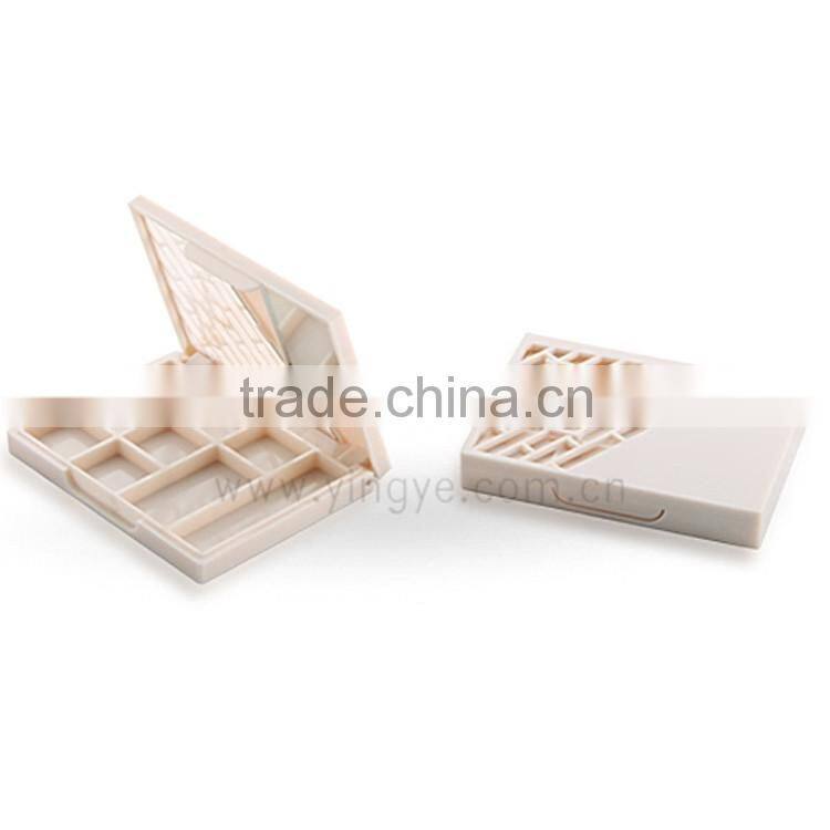 Elegant carve patterns eyeshadow palette