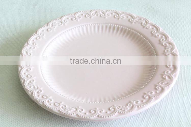 Wholesale cheap customized porcelain plate with embossed design