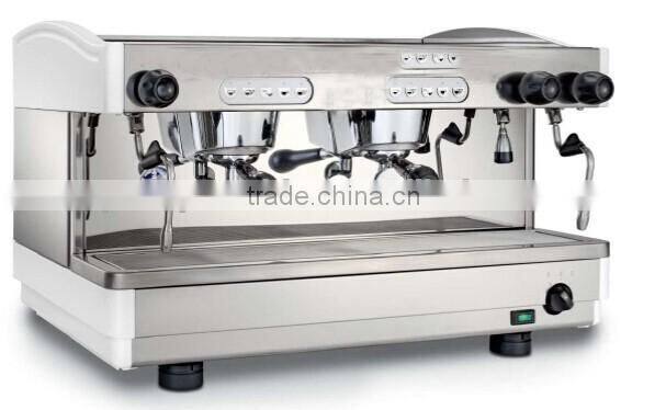Automatic bean to cup coffee machine