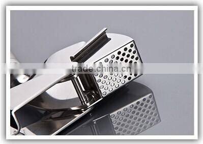Garlic Press and Mincer, Industrial 18/10 Stainless Steel, Mince Unpeeled Garlic Cloves With Ease