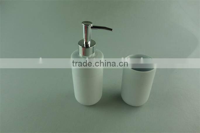 cheap white ceramic bathroom set/sampoo jar and cup set wholesale for hotel used