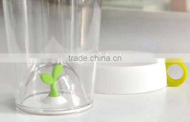 Supply fashion creative Portable hand-held cup / grass cup