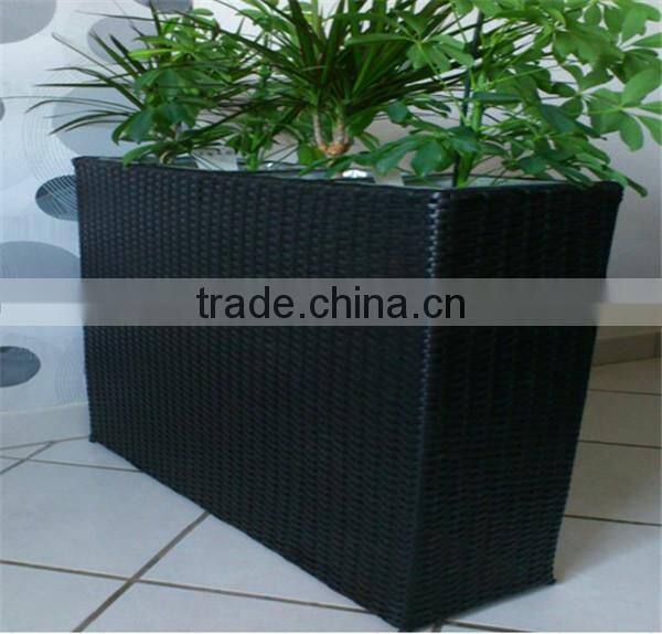2015 Fashionable wicker frame outdoor flower pot