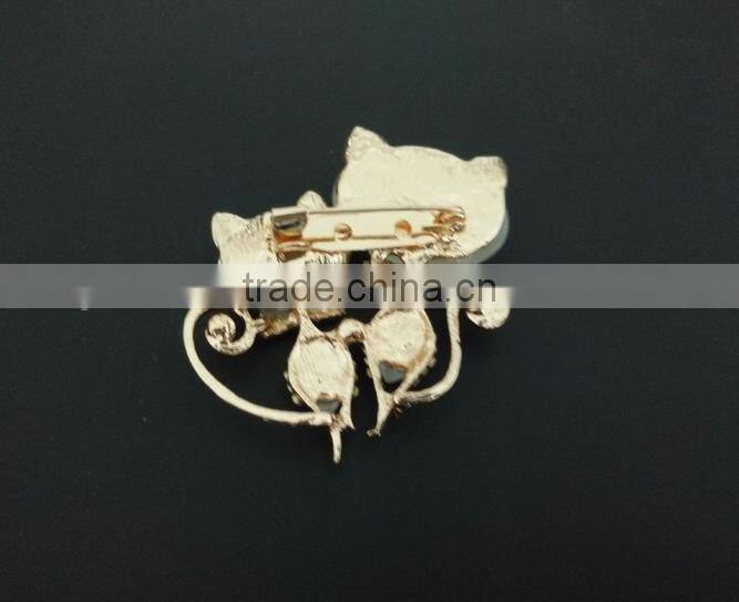 fox shape fashion costume bridal crystal Design New Popular Pins Pearl Brooches Hijab Pins Scarf Pins Female Pashmina Brooches