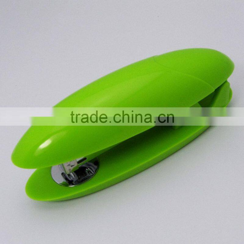 2014 office desktop plastic new designer colorful stapler