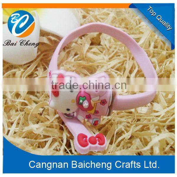 custom rubber keychain for promotion in China as minority look for national sign and symbol