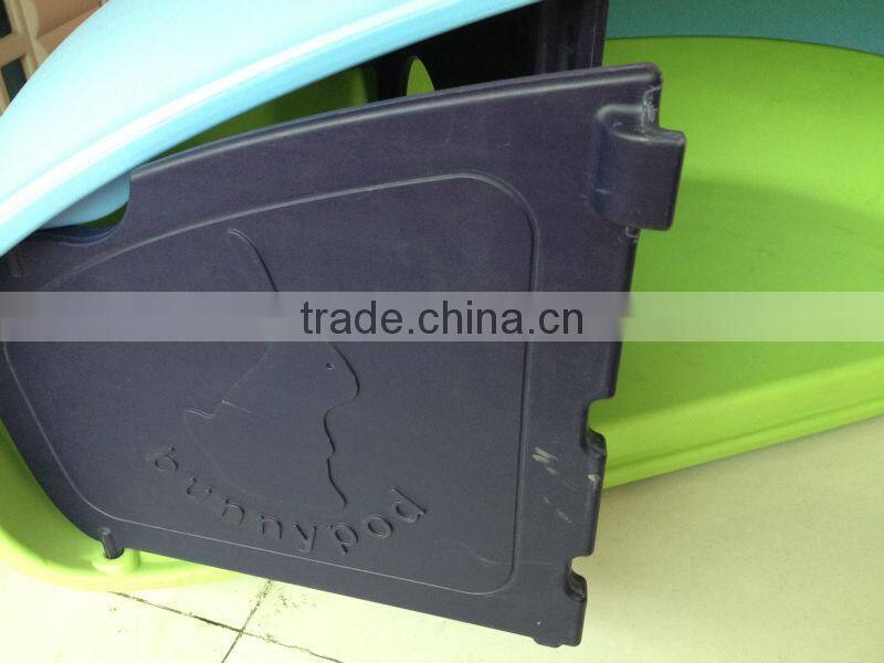 PLASTIC PET HOUSE/DOG RABBIT CAGE