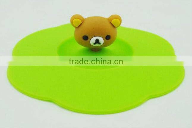 Custom ceramic coffee mug with silicone lid