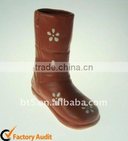 8 inch ceramic shoes vase in red