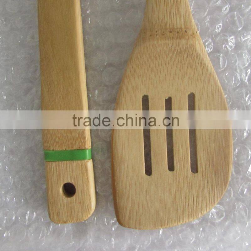 bamboo Oblique leakage shovel with green silicone ring