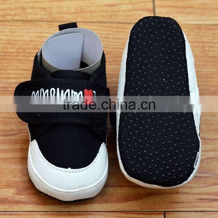 Love dad & mum printed baby booties