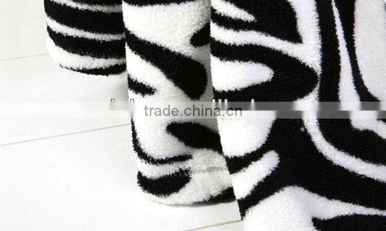 Jiande Fashionable Zebra-stripe Printed Warm Coral Fleece Blanket For Hotel&Home