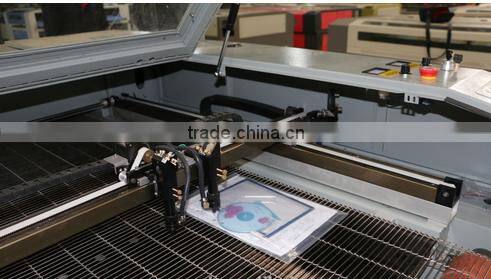 Auto Feeding Fabric Selvage Laser Cutting Machine PVC / Woven Laser Machine for Garment CE price/ textile/fabric/leather cutting