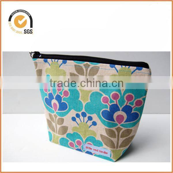 Vintage Cottage Flower Print / Makeup Bag / Cosmetic / Zipper Pouch By Chiqun Dongguan CQ-H02017