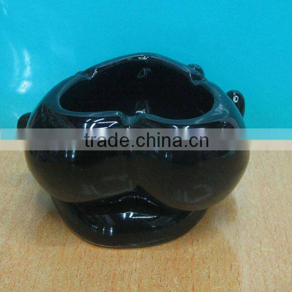 Novelty gifts decorative heart shaped ceramic ashtray with hand shaped tray