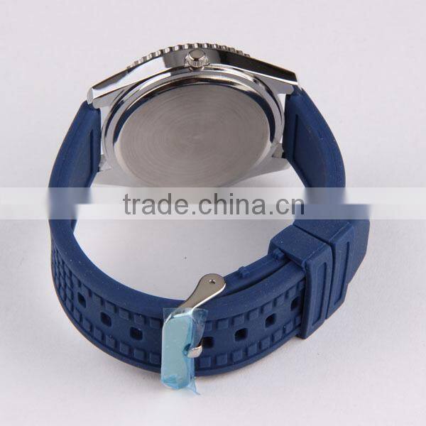 Water resistant geneva silicone rubber watch