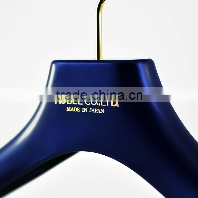 Japanese Durable Plastic Luxury Suits Hanger for Luxury Sports Wear