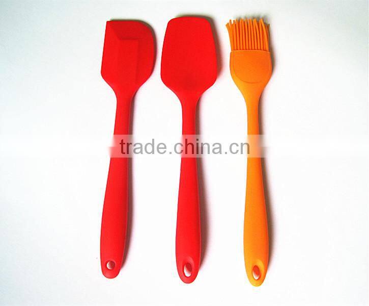 Wholesale non-stick food grade heat resistant kitchen cooking utensils seamless large 27-28cm best solid silicone spatula